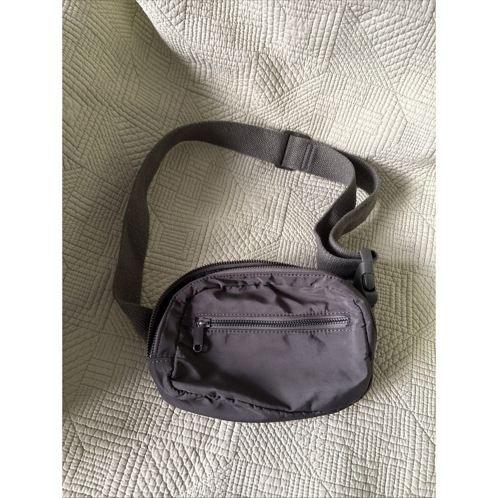 Wild Fable Fanny Pack Olive Green great condition, Free Your Hands Security